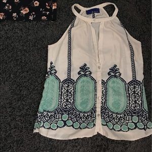 Sleeveless button up top